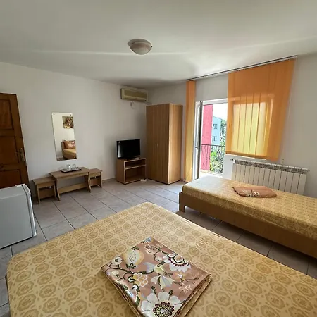 Nadia Hotel 3*